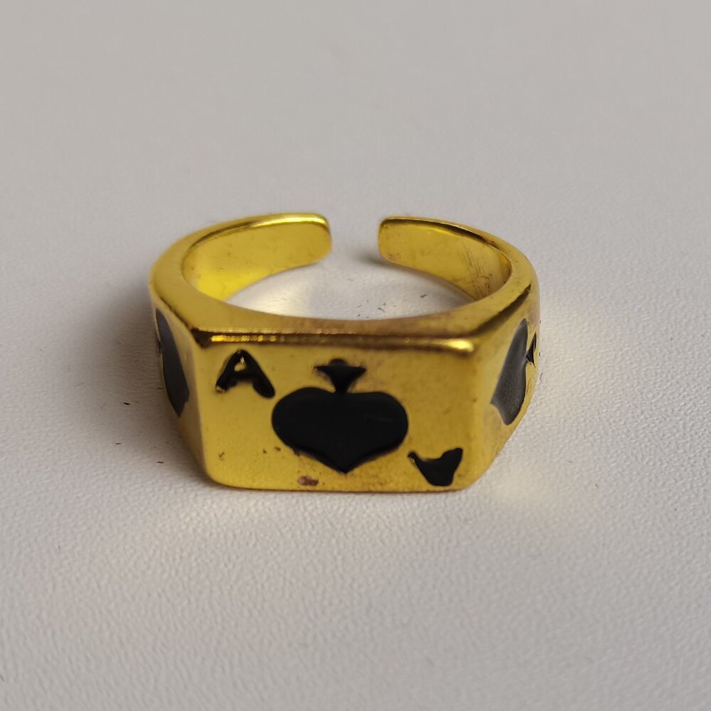 Almost new women's classic vintage ring